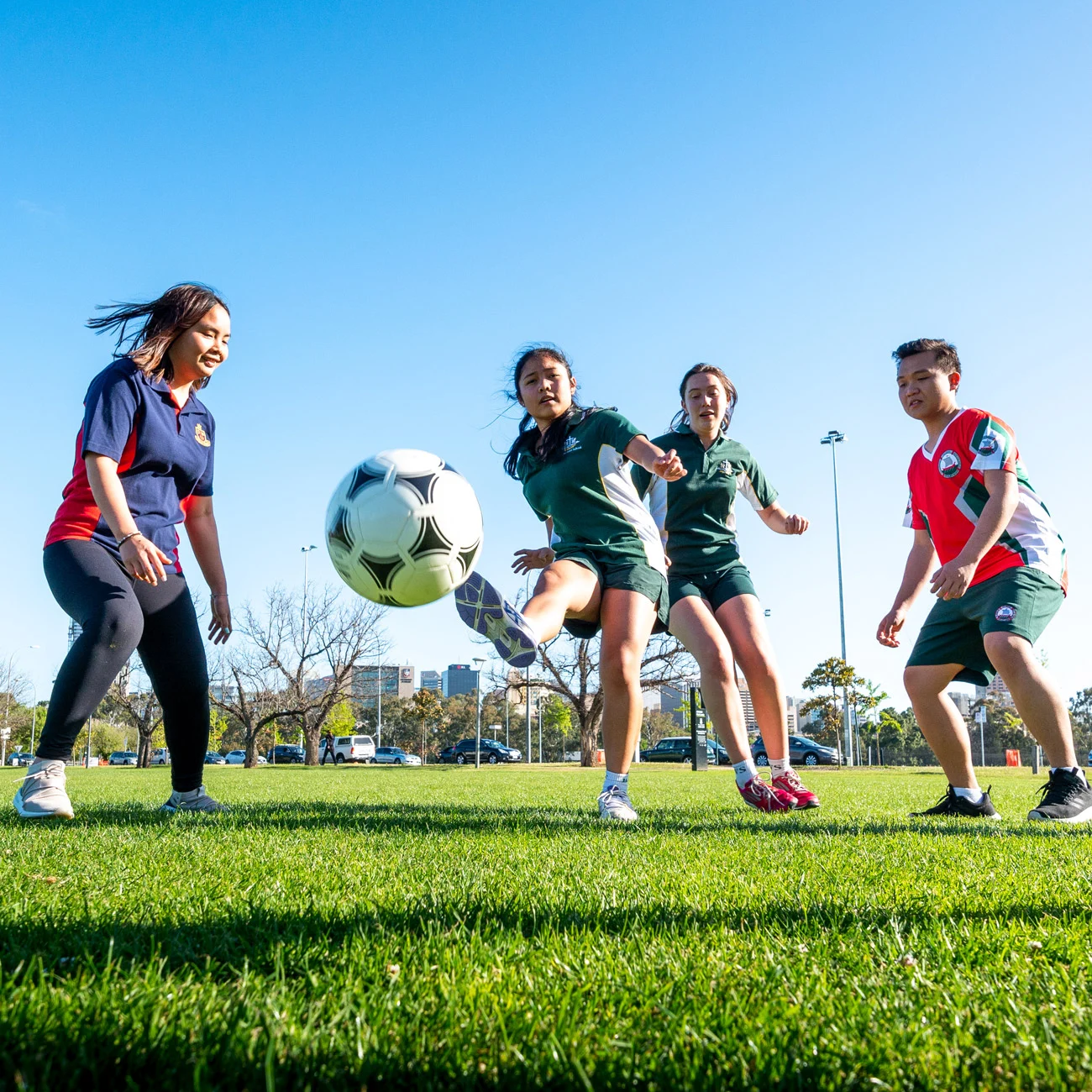 来体揭秘莫塔为何失去更衣室支持：高压管理+队长轮流制打压核心.